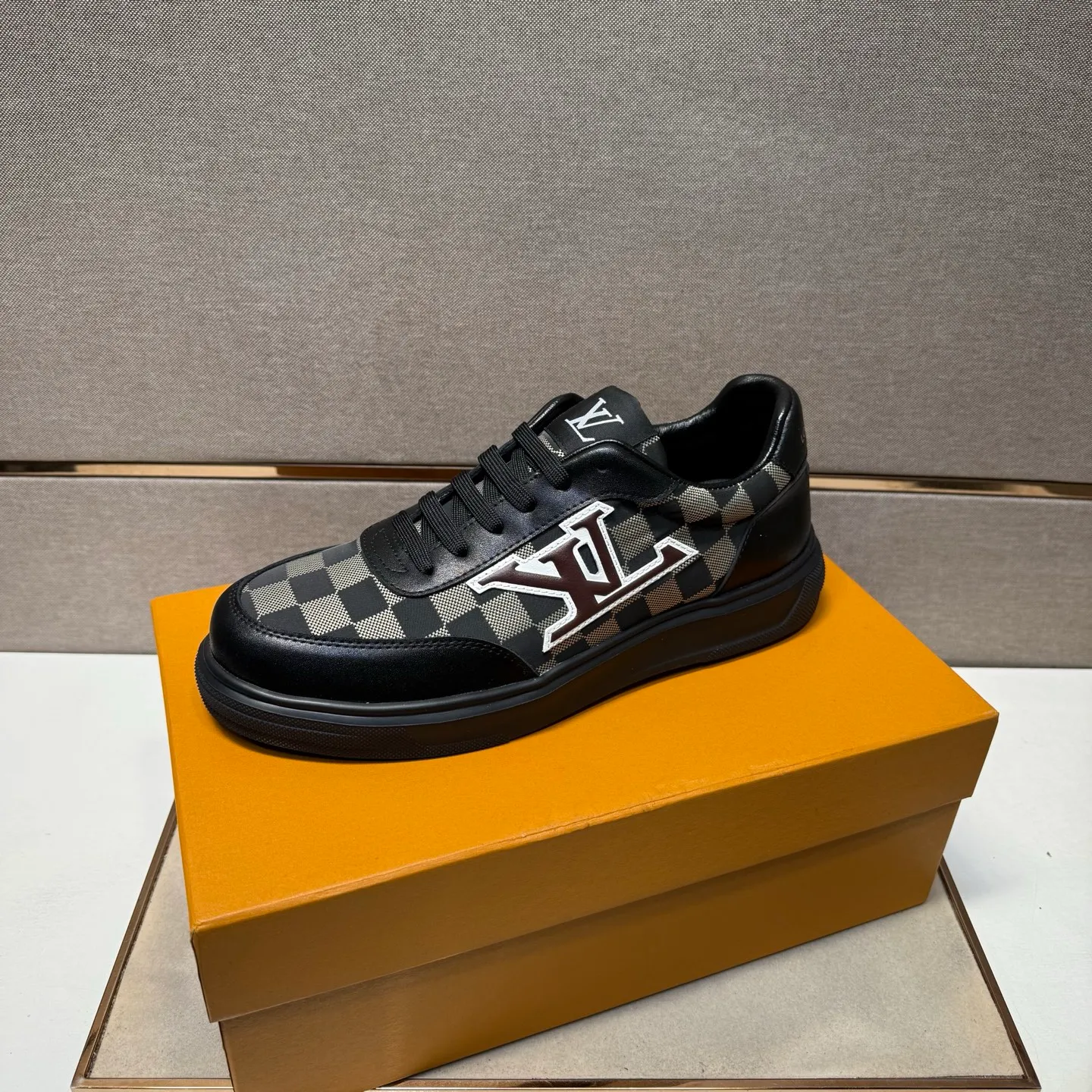 ⬛️Ex-factory price p400 [LV~] Men's casual shoes, 2025z cabinet sales simultaneously 🔶Code number: 38-44#️⃣ 🔷3 colors🔜The upper is made of multi-material splicing ➕Genuine leather lining, comfortable and breathable, sole: original comfortable and wear-resistant outsole, ⚠️real thing📱photographed🎬real thing is better📢📢📢